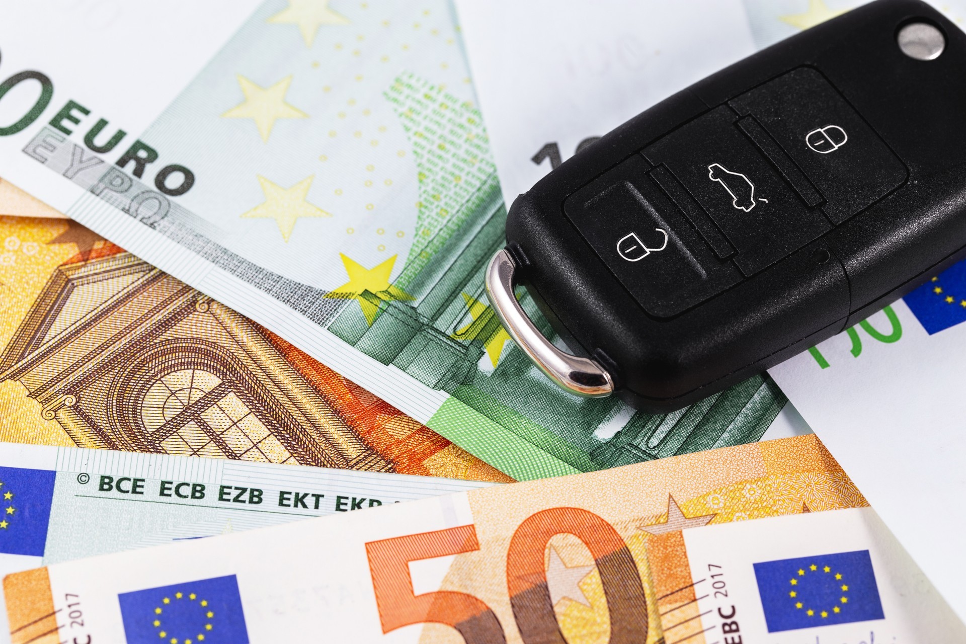 Incentivi auto elettriche 2025, il Codacons attacca: rischio pasticcio all'italiana. Ecco perché