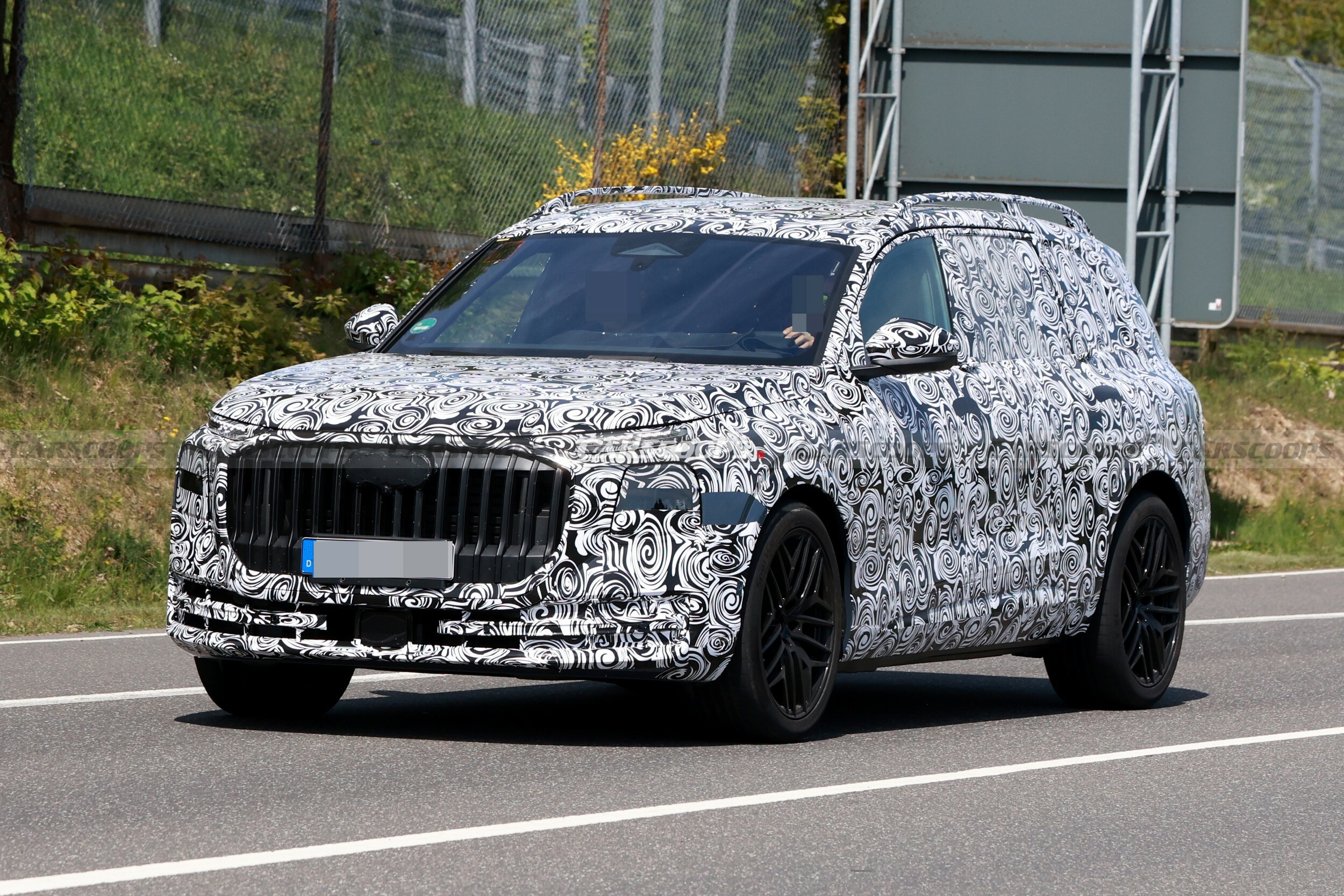 Audi Q9 2027: il maxi SUV si mostra in foto. Le caratteristiche