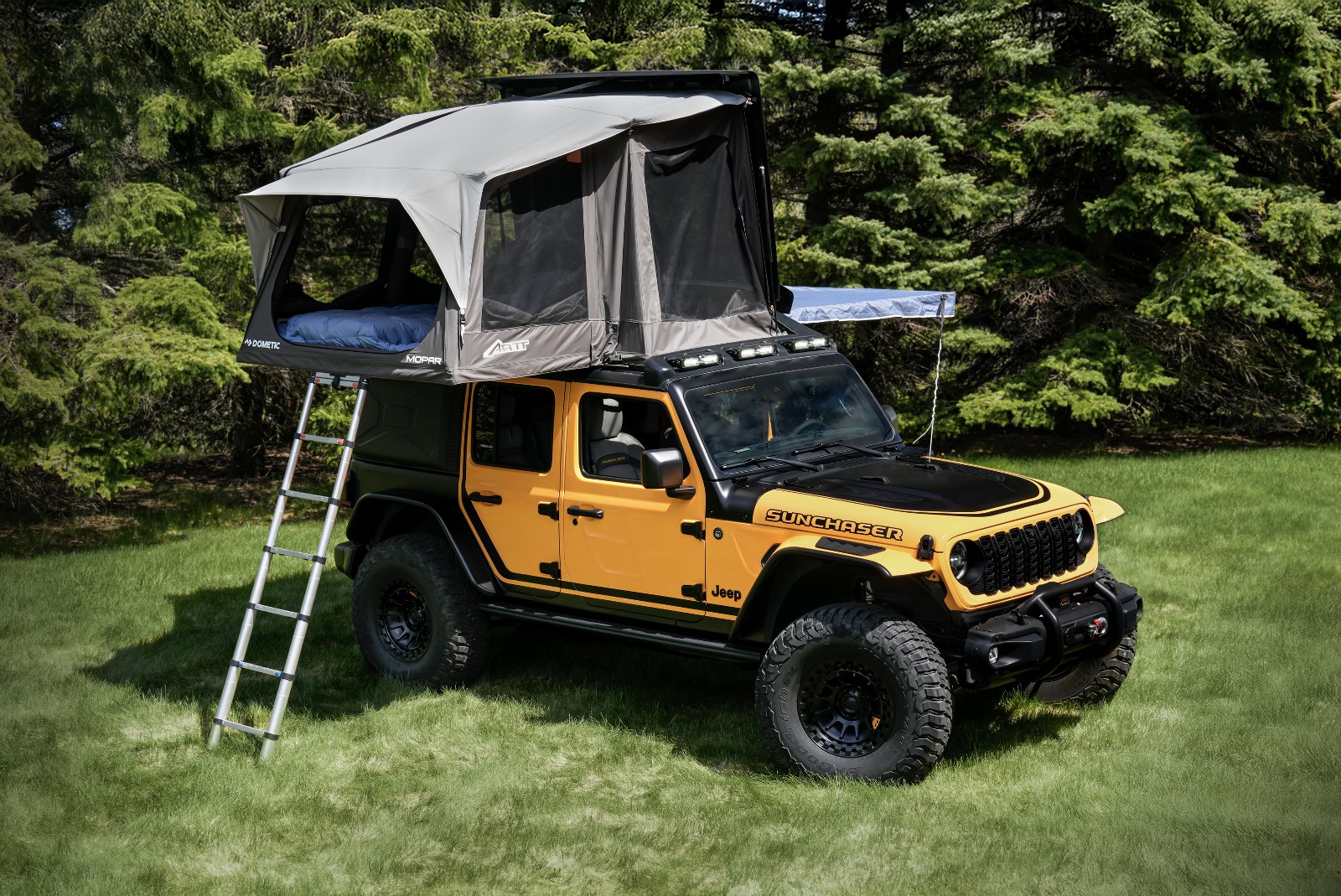 Jeep Wrangler, per dormire sotto le stelle ecco una speciale tenda da tetto