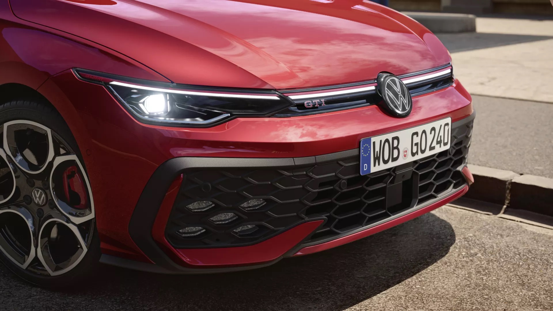 Nuova Volkswagen Golf elettrica: ci sarà la GTI e sarà un'auto "mostruosa"