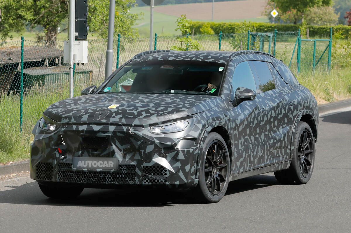 Mercedes AMG lavora ad un nuovo SUV elettrico da oltre 1.000 CV. Foto spia