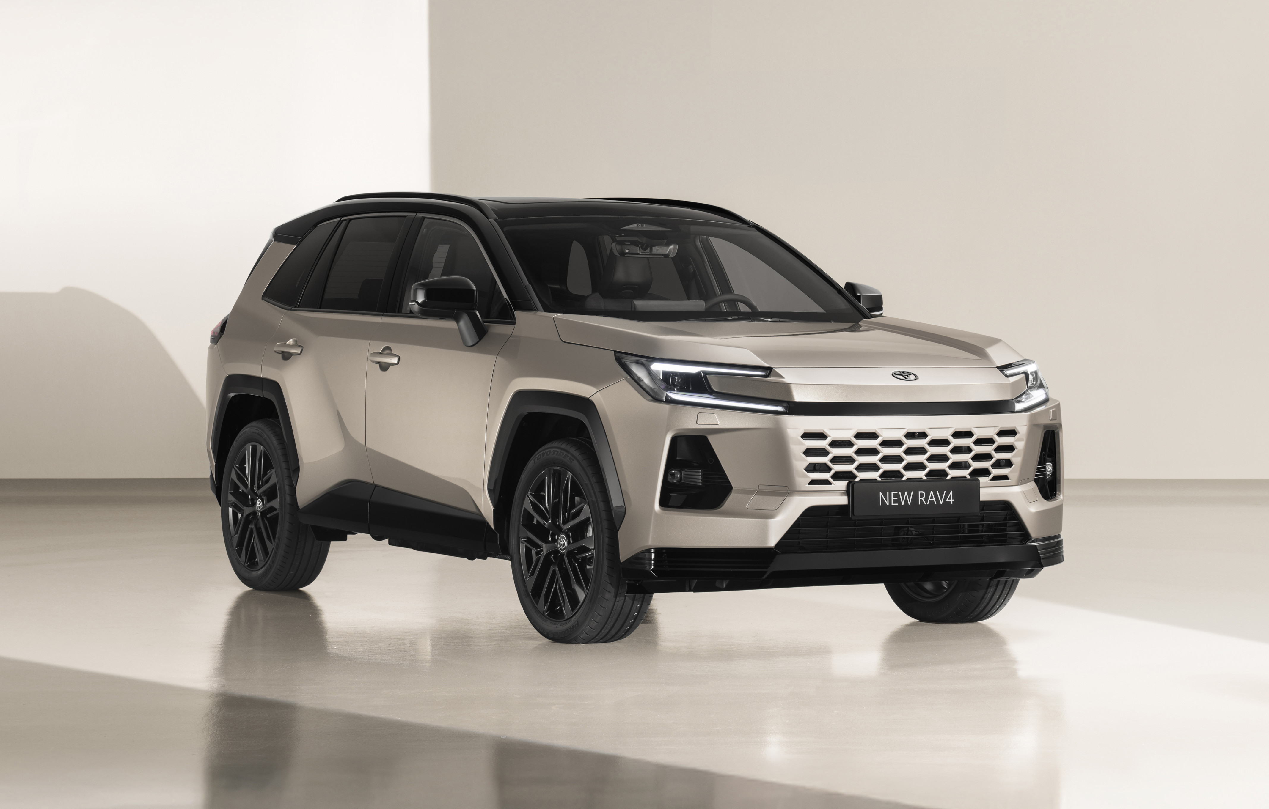 Nuova Toyota RAV4 2026, allestimenti e prezzi: ecco quanto costa in Italia