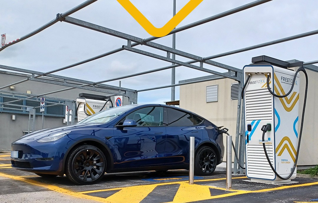 La ricarica in autostrada? Oggi è tutto più semplice per chi viaggia in elettrico in Italia