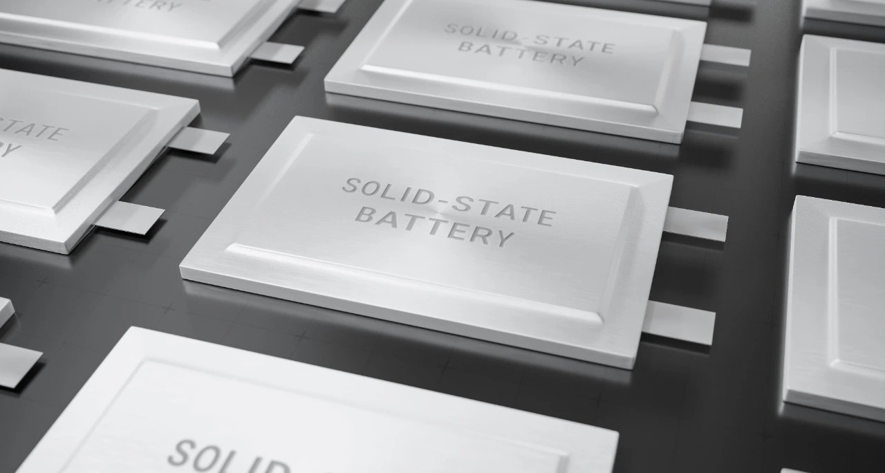 Dalla Cina avvertono: le batterie allo stato solido? Sono ancora molto lontane