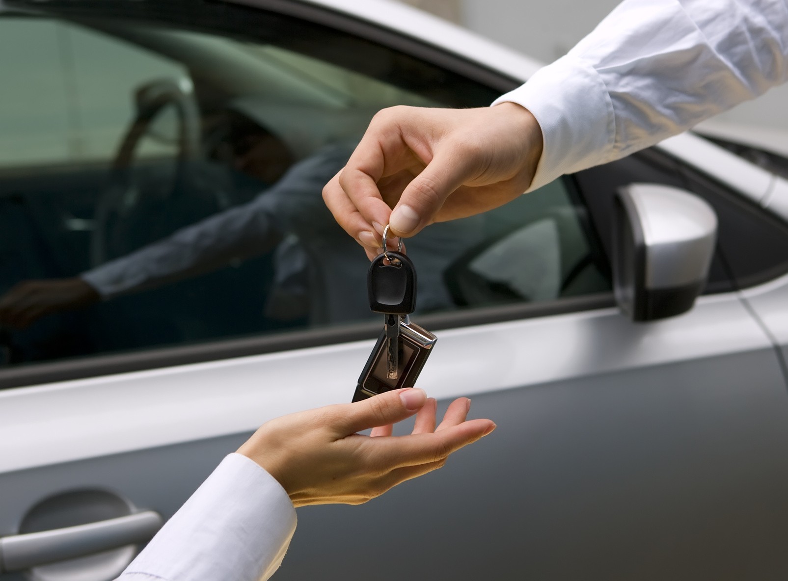 Mercato auto Italiano: immatricolazioni giù del 5,1% a luglio 2025, stime tagliate