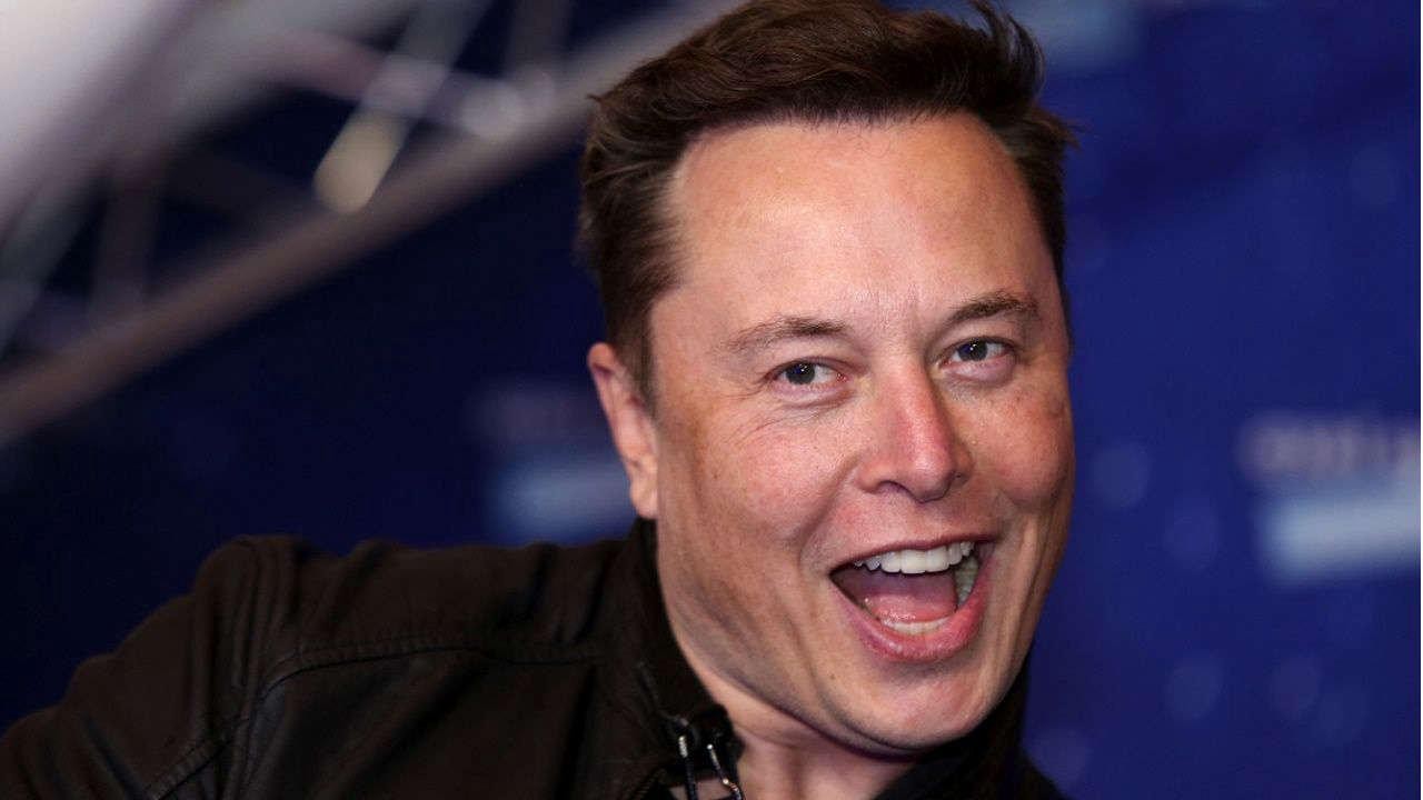 Tesla scommette su Elon Musk: approvato bonus azionario da 29 miliardi