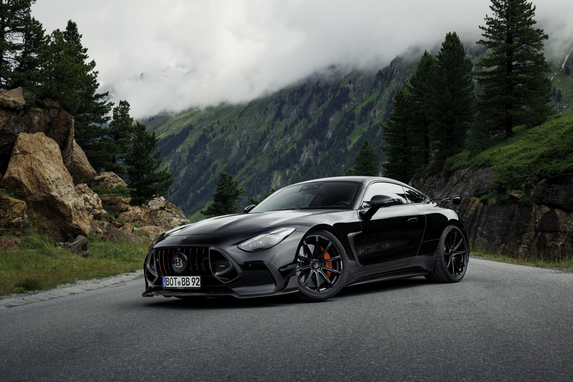 Brabus 1000: la supercar ibrida da 1.000 CV con motore V8 biturbo e trazione integrale