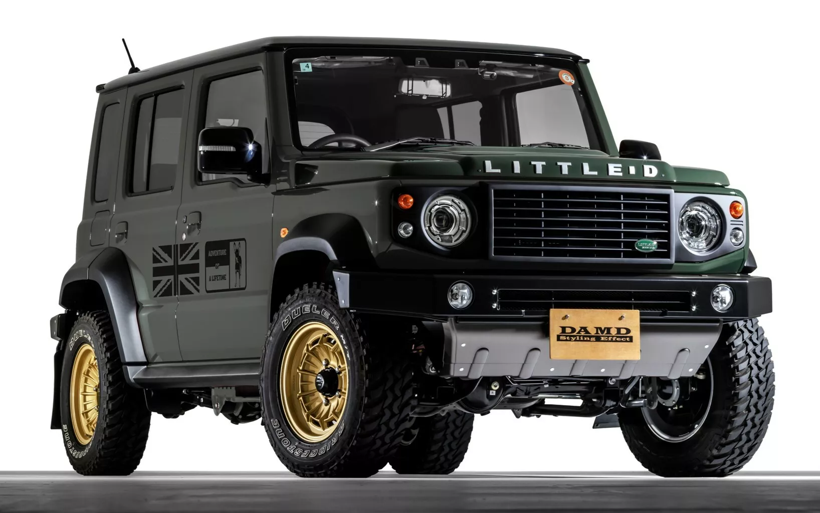 La Suzuki Jimny si trasforma e diventa una Land Rover Defender e una Classe G