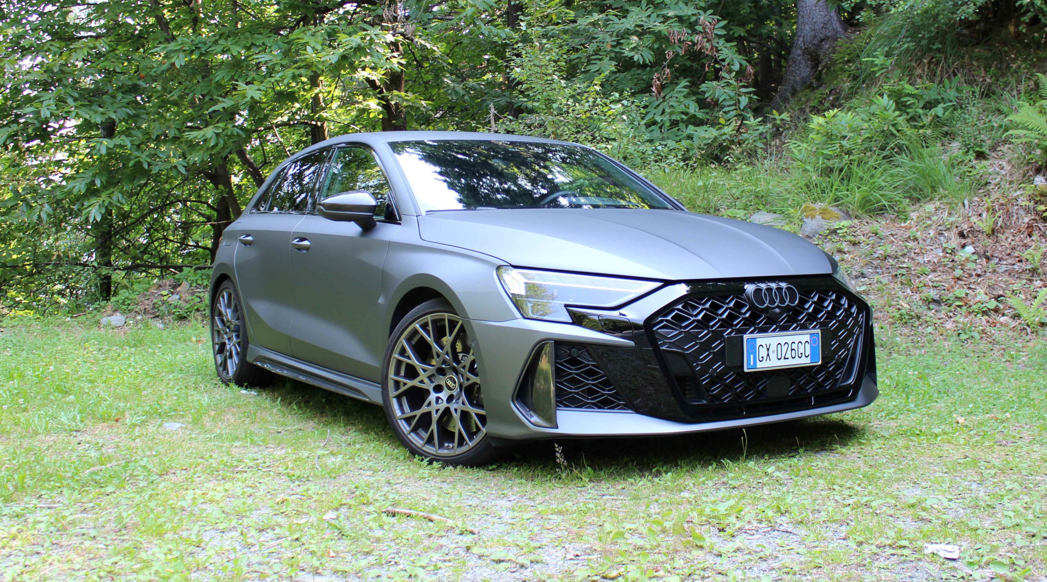 Audi RS3: con il restyling si guida ancora meglio! La prova su strada | Video