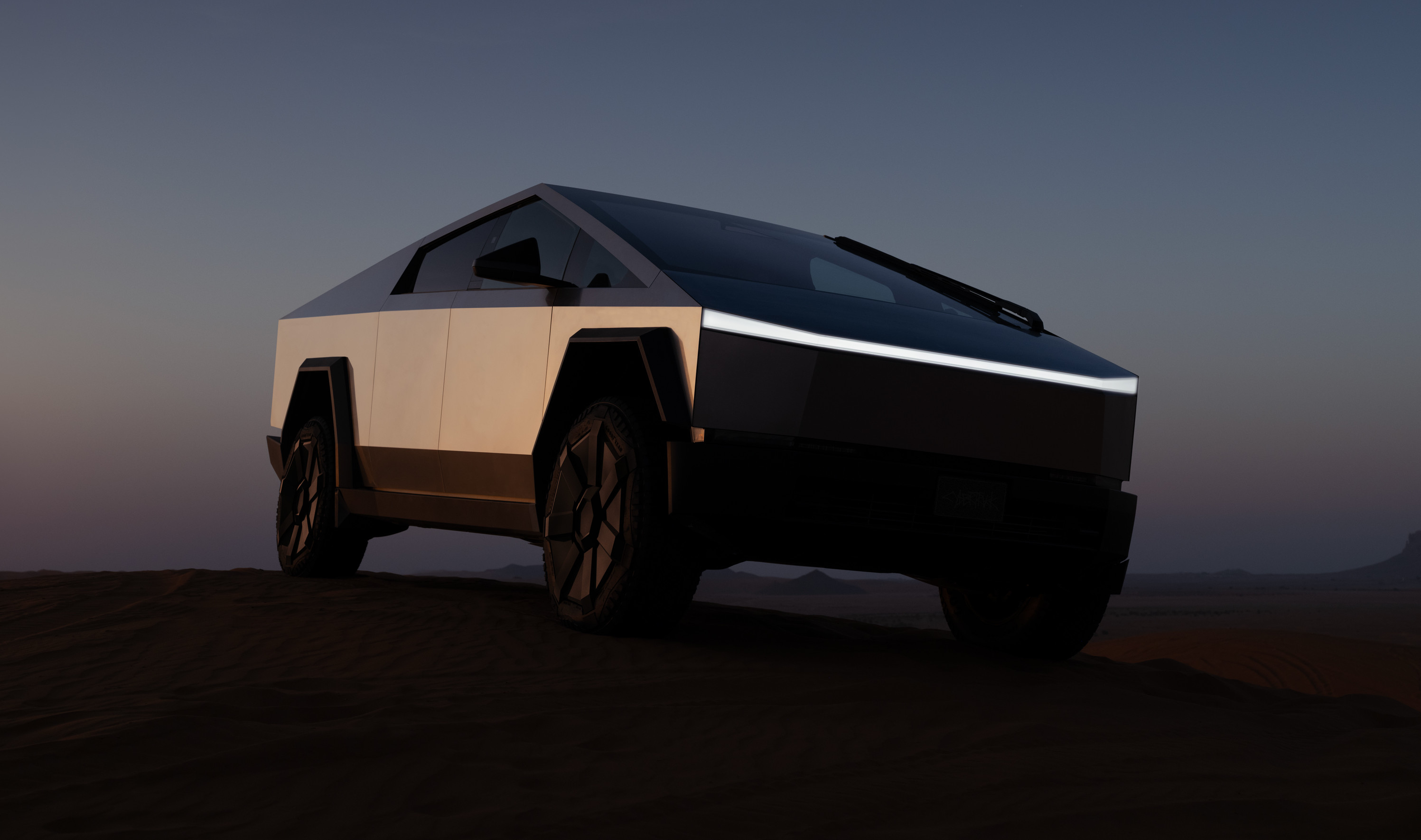 Il Cybertruck non vende? Tesla pensa ad un pickup elettrico più piccolo