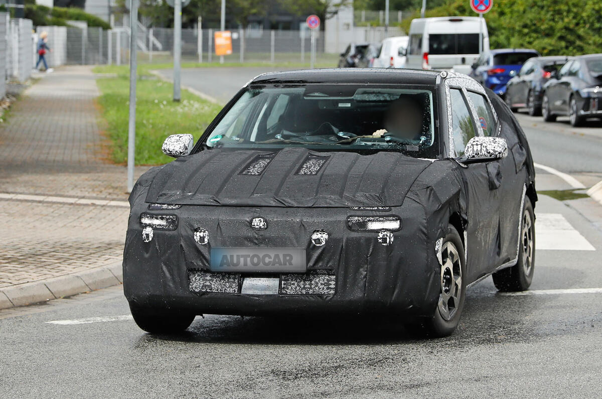 Le foto spia della Hyundai IONIQ 2 prima del debutto al Salone di Monaco