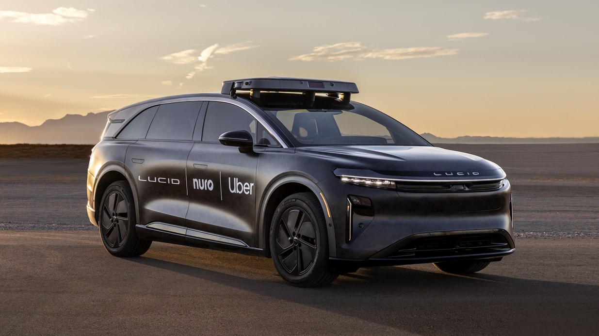 Uber e Lucid collaborano per migliaia di robotaxi