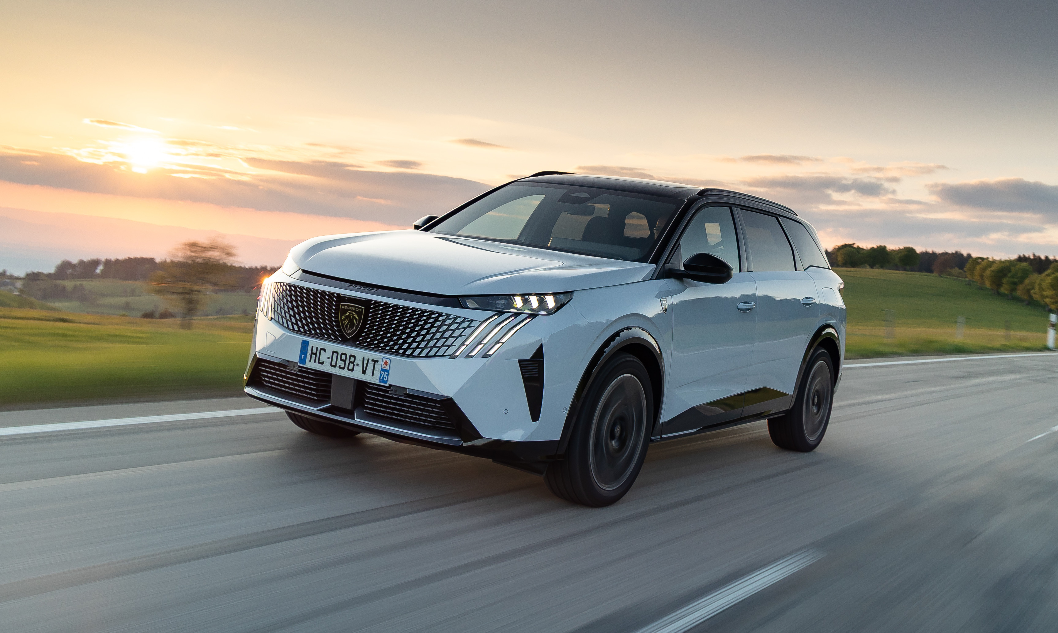 Peugeot e-5008 dual motor, ordini al via in Italia: 325 CV e 476 km di autonomia | Prezzi