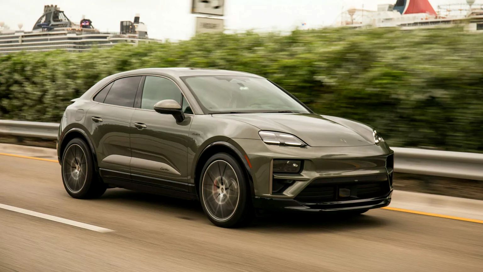 Porsche Macan Electric 2026: ora è ancora più tecnologica e connessa