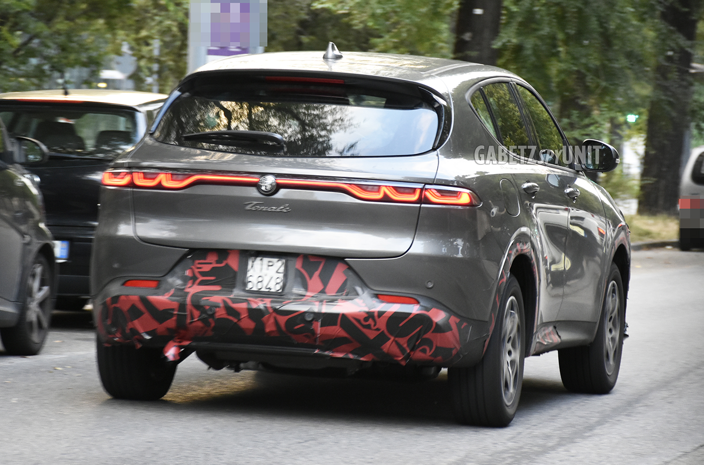 Nuova Alfa Romeo Tonale 2026, le foto spia del restyling: ecco come cambia