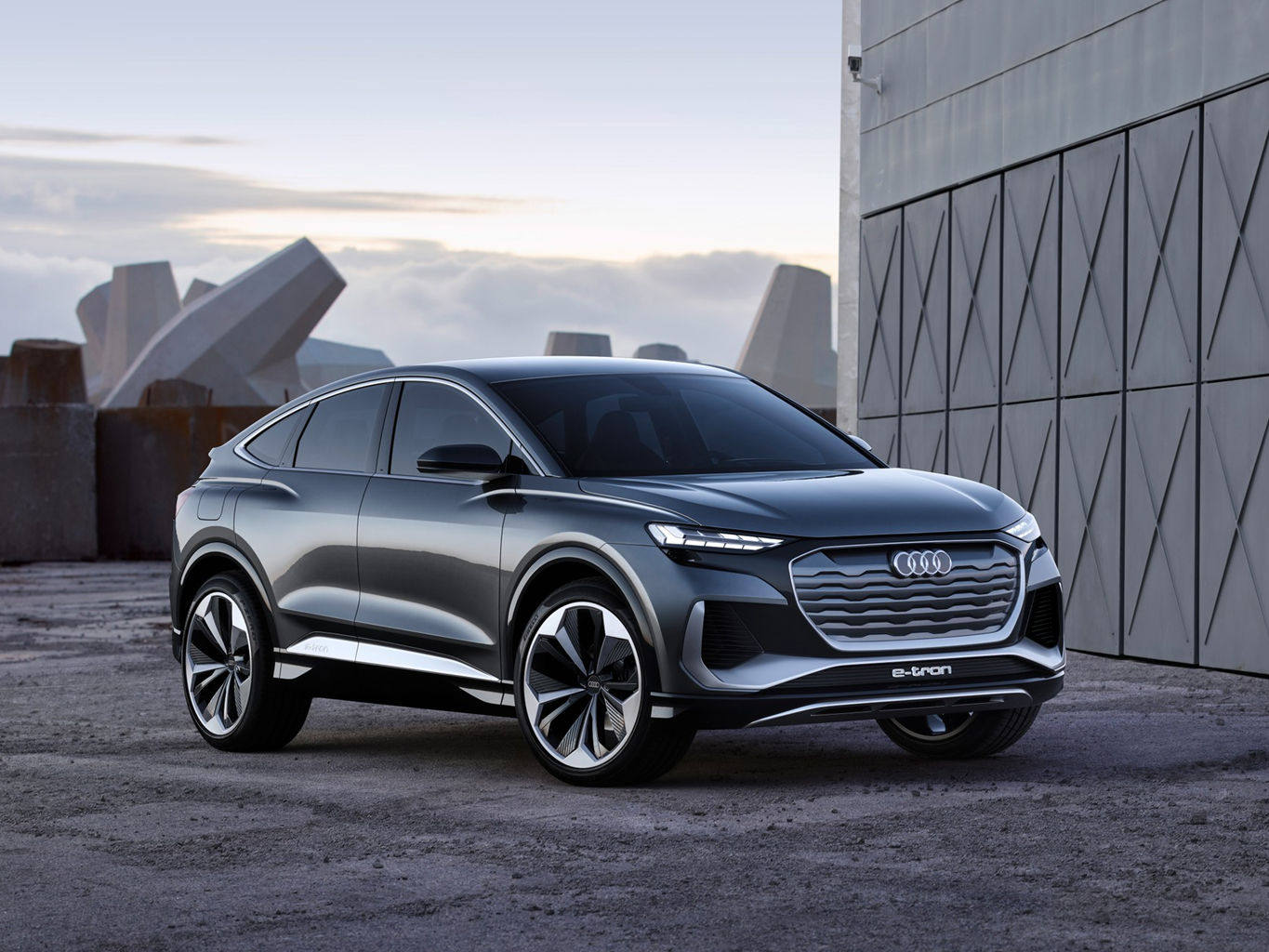 Audi Q4 e-tron sfida Tesla con un restyling tra stile e innovazione tecnologica