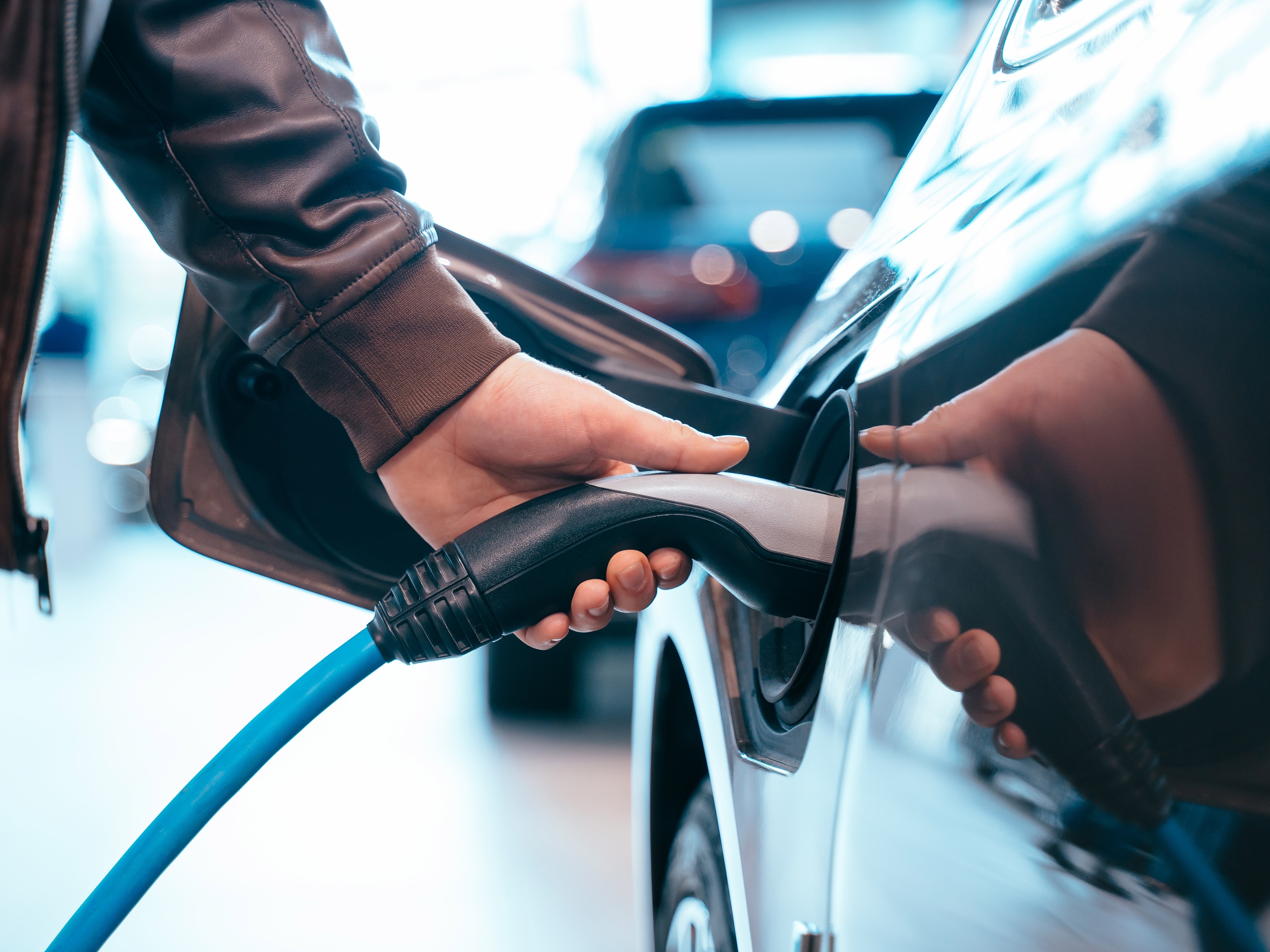 La California sfida Trump: pronta a nuovi incentivi per le auto elettriche