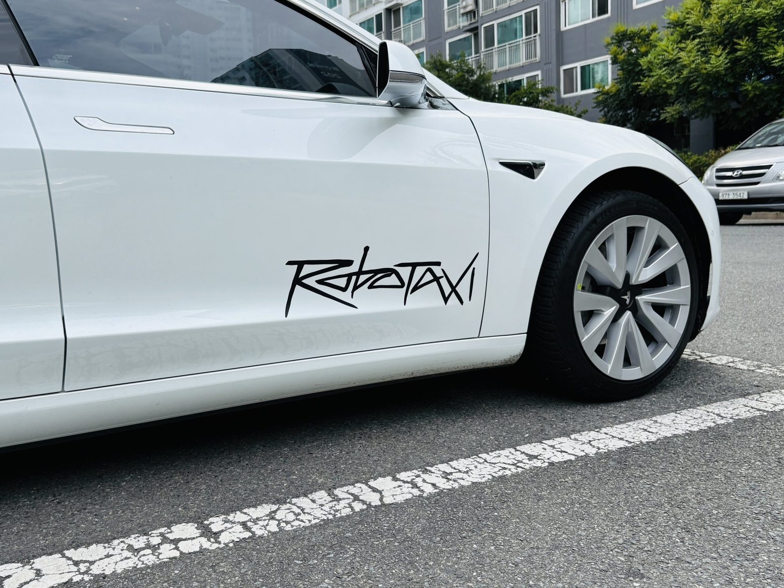 Tesla amplia la flotta di Robotaxi ad Austin, ma non mancano le perplessità