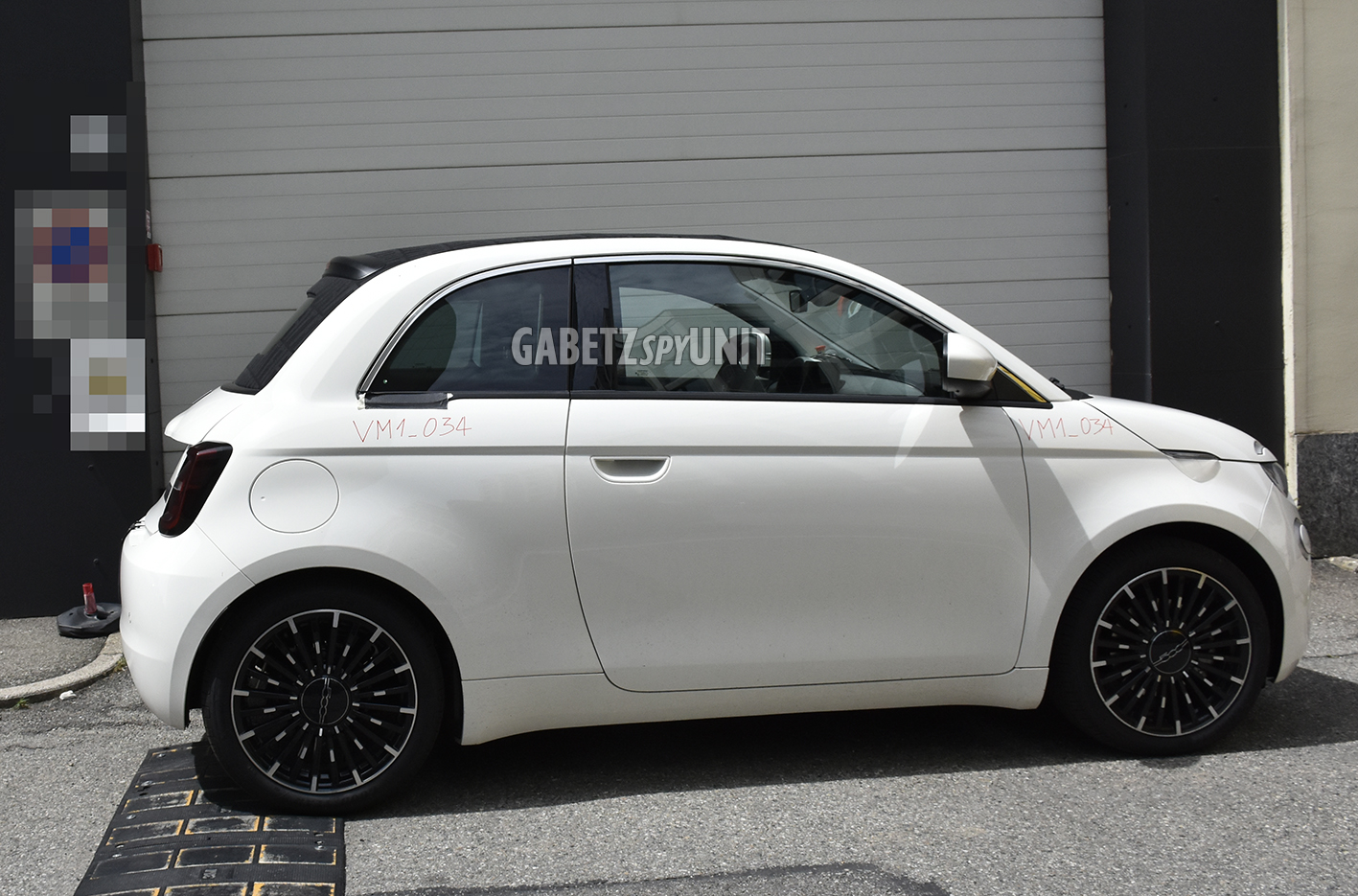 Nuova FIAT 500 ibrida, anche la Cabrio avvistata su strada per i test