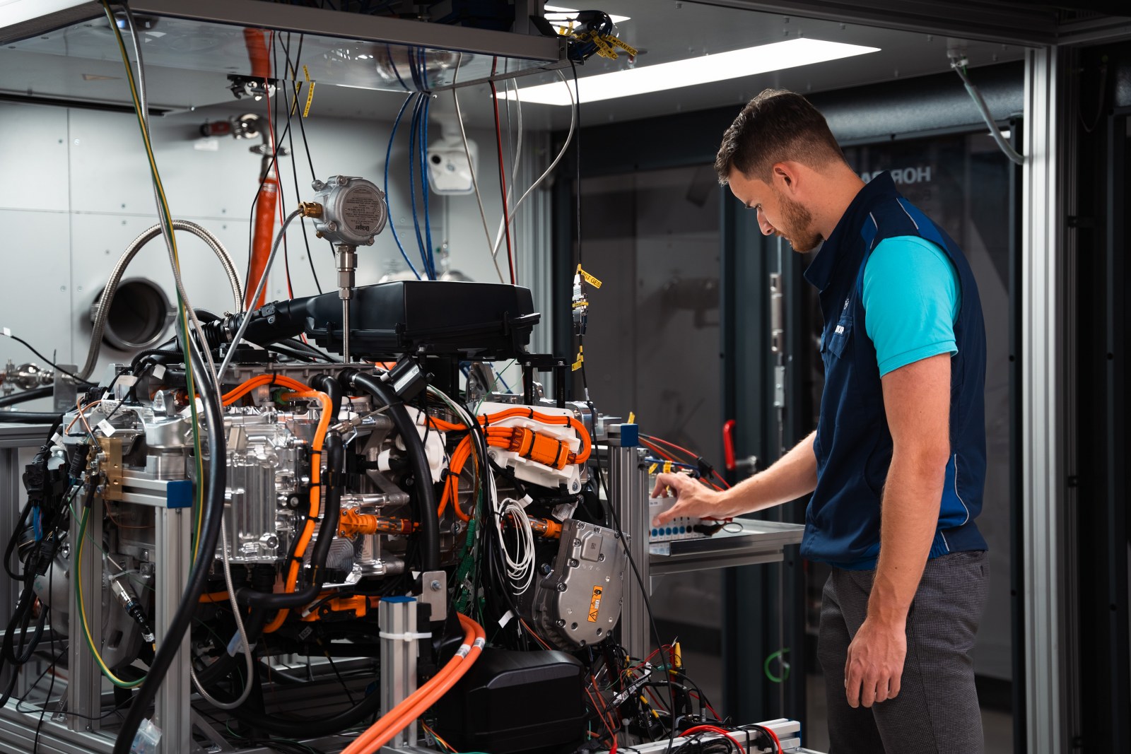 BMW crede ancora nell'idrogeno: la nuova X5 Fuel Cell arriva nel 2028