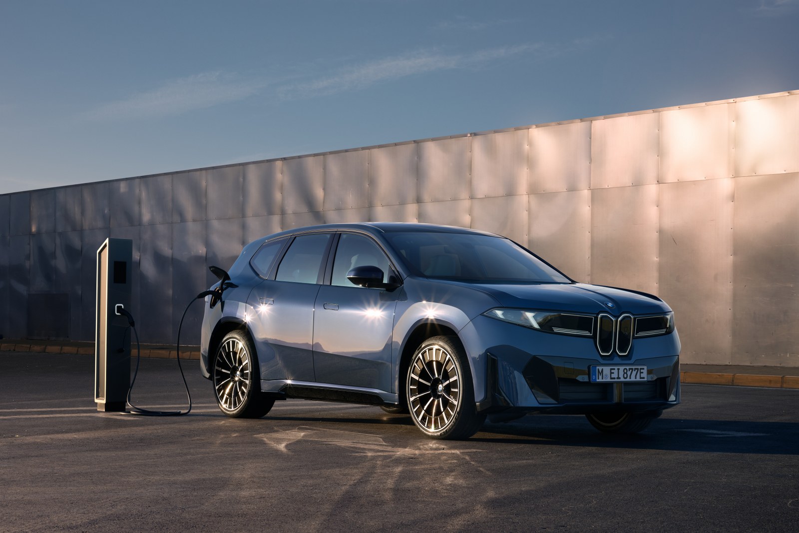 La nuova BMW iX3 sembra destinata ad avere successo: in Germania ordini oltre alle attese