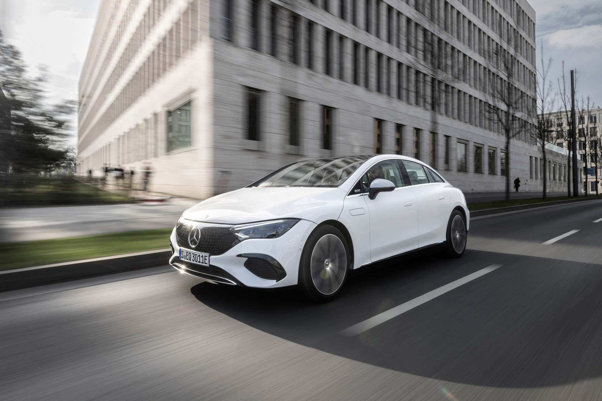Mercedes EQE addio, la produzione della berlina e del SUV terminerà nel 2026
