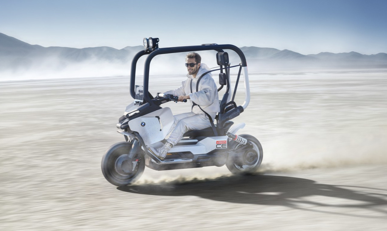 BMW Motorrad Vision CE per rivoluzionare la mobilità urbana: il ritorno della BMW C1 in chiave elettrica