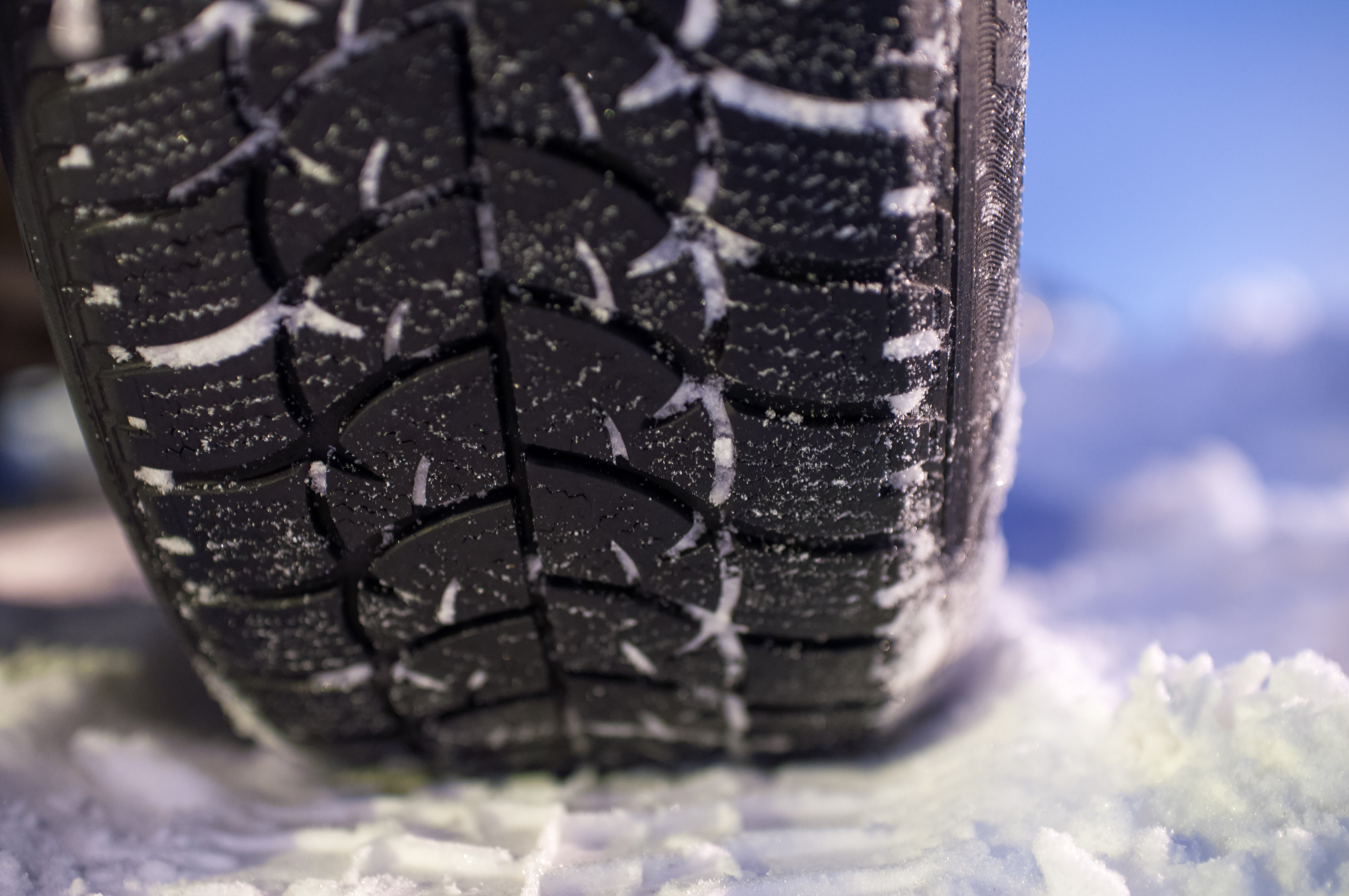 Cambio gomme invernali 2025: quando farlo, obblighi e multe
