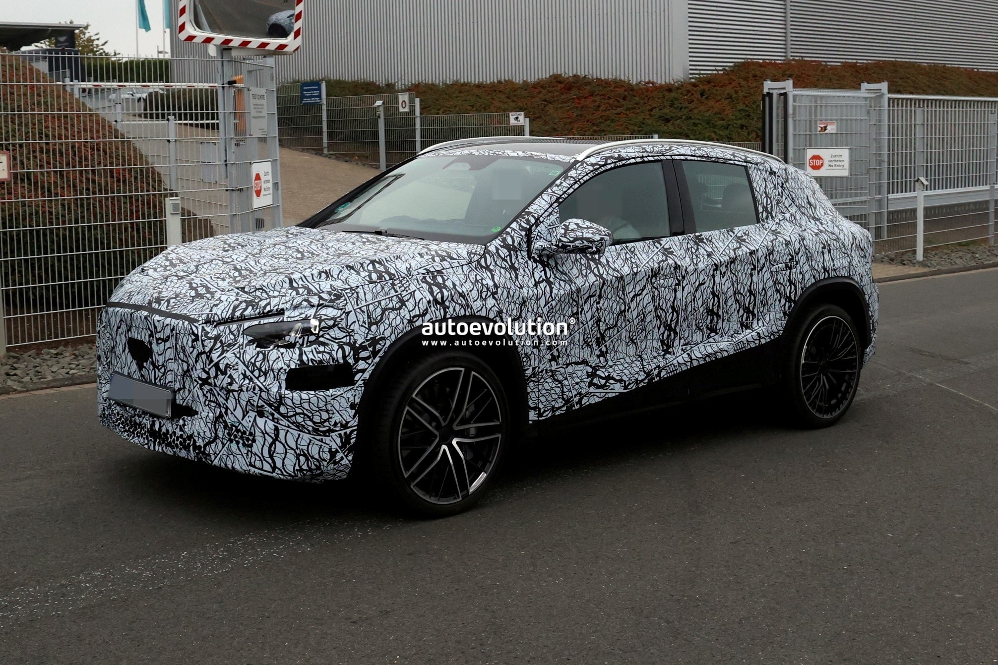 Mercedes GLA 2026, sarà tutta nuova: proseguono i test su strada