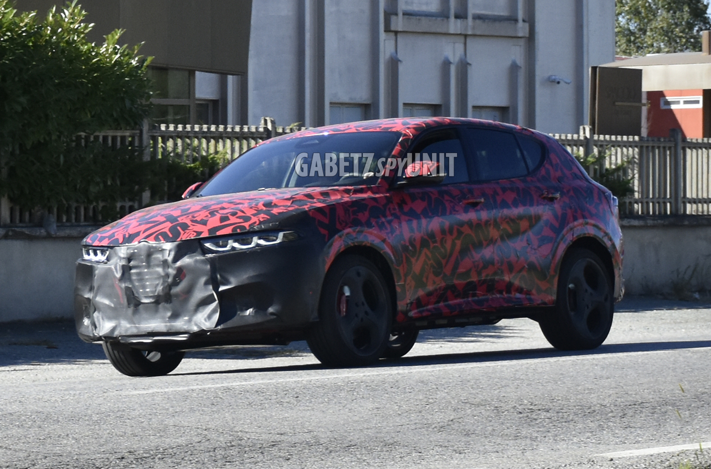 Alfa Romeo Tonale, tutto pronto per l'arrivo del restyling: ultime foto spia dei test