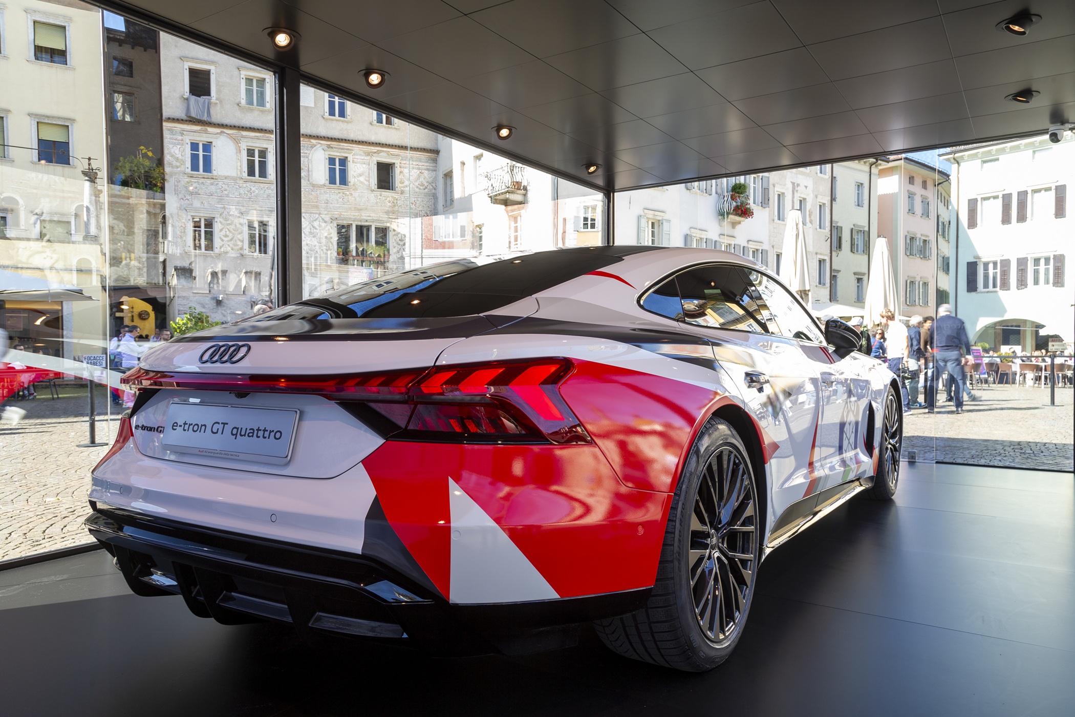 Audi e-tron GT quattro in livrea FISI-1