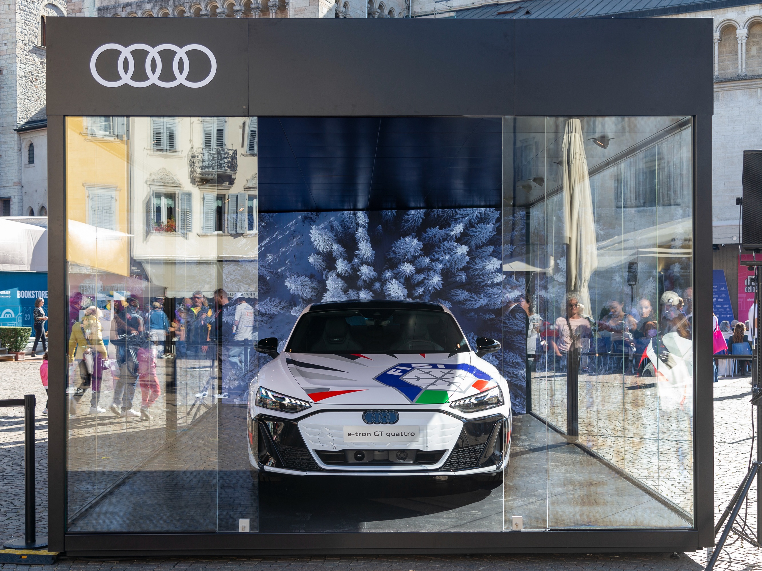 Audi e-tron GT quattro al Festival dello Sport di Trento con una livrea speciale