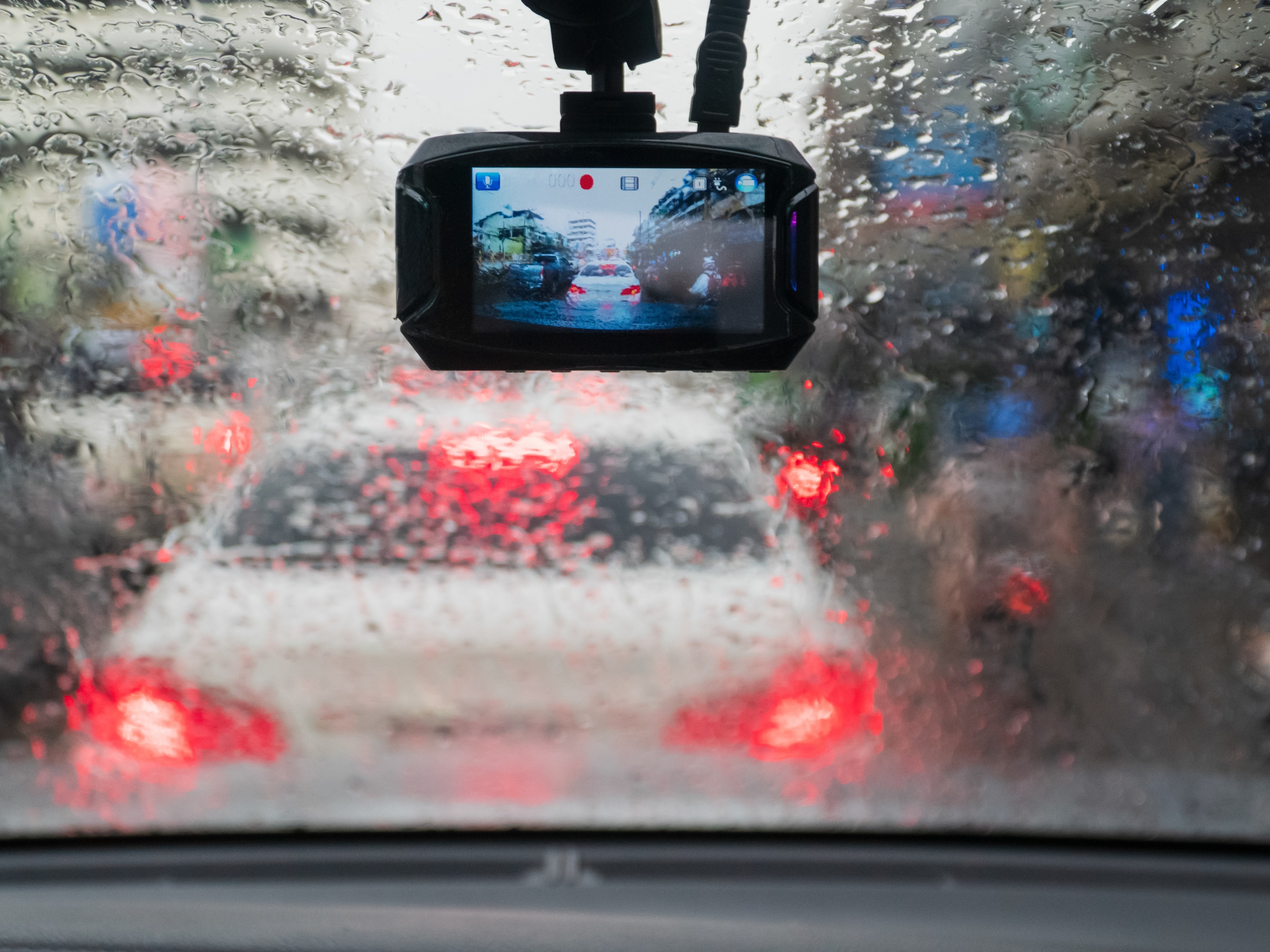 Aumenta la sicurezza alla guida con la dash cam in offerta con 45€ di sconto