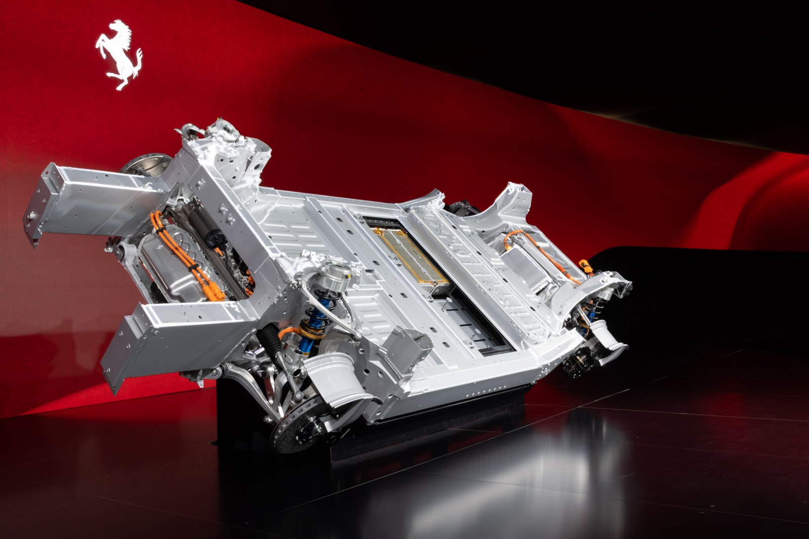 Ferrari Elettrica, svelati i primi segreti: 4 motori elettrici e oltre 1.000 CV