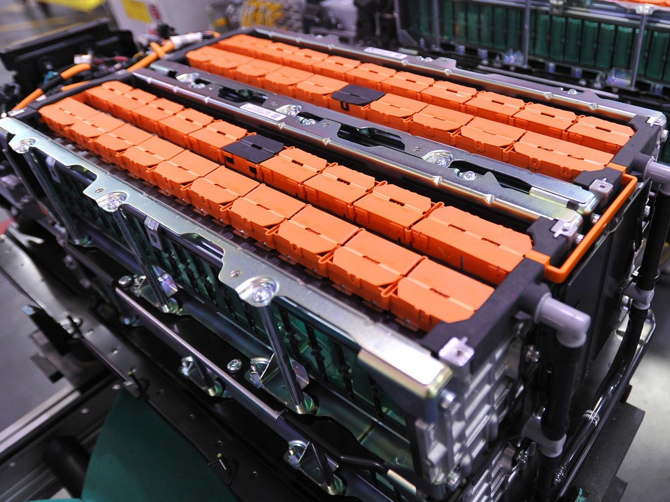 Cresce l’uso delle batterie per i veicoli elettrici: CATL prima e poi BYD