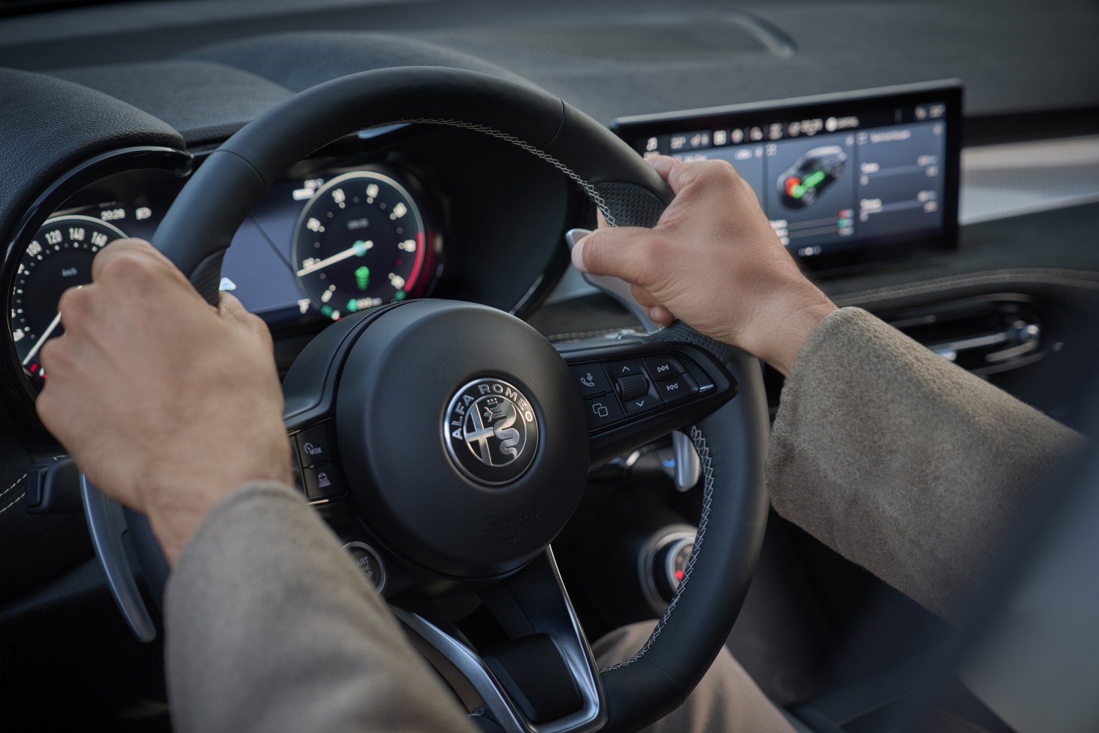 Nuova Alfa Romeo Tonale 2026: interni e bagagliaio del restyling