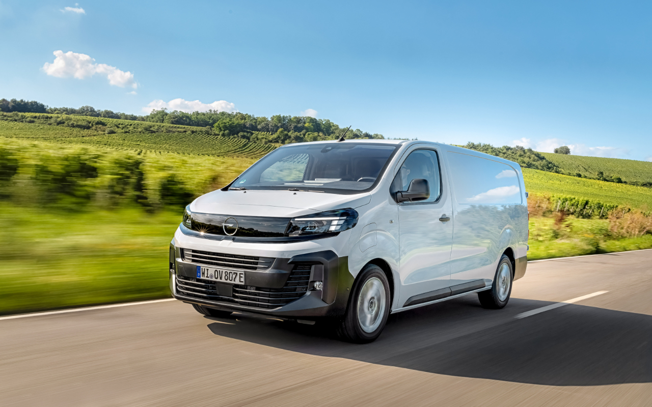 Opel Vivaro compie 25 anni: così è nato il furgone amato dai professionisti