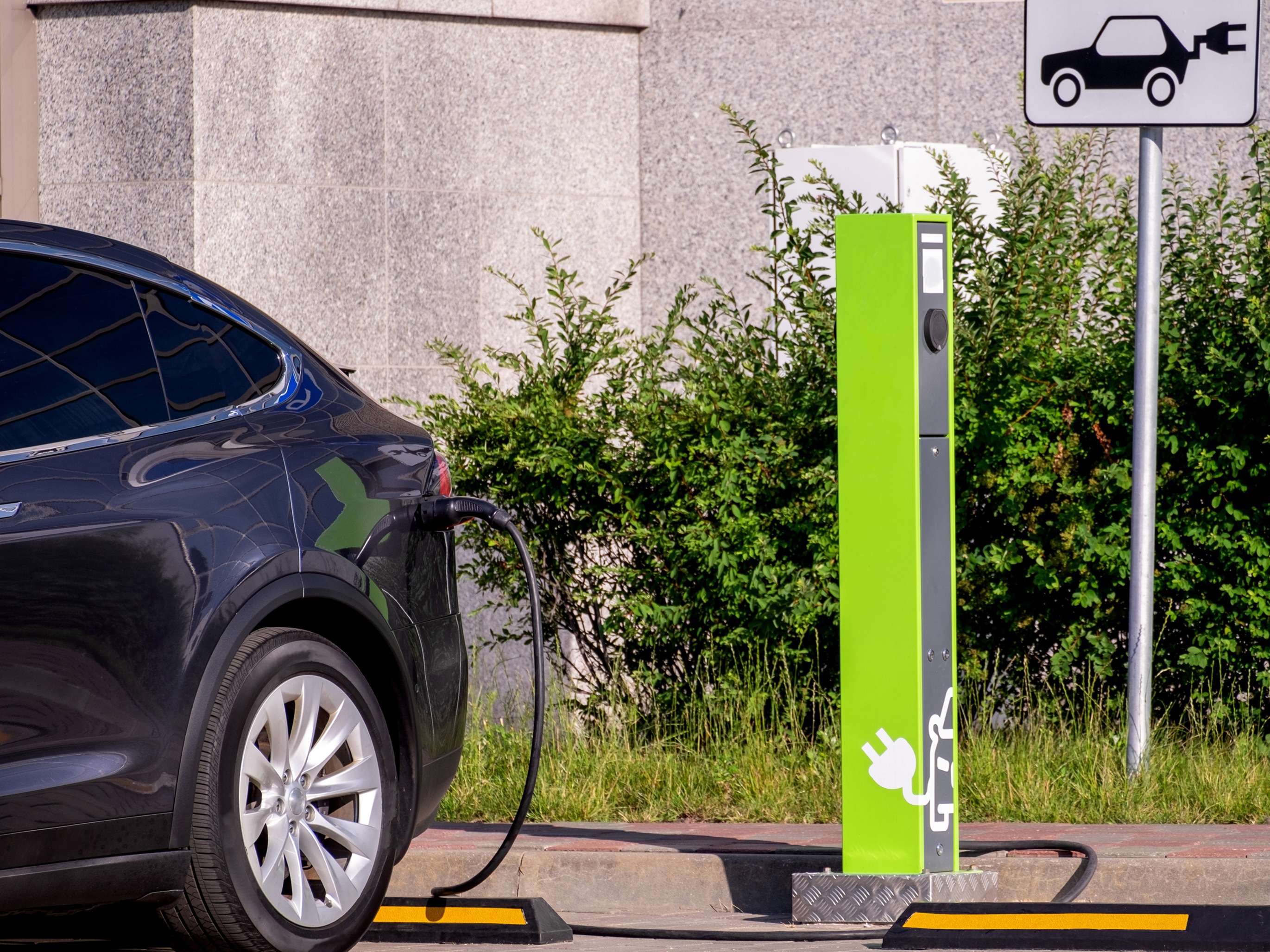 Auto elettriche ed ibride Plug-in, le vendite nel mondo crescono anche ad ottobre