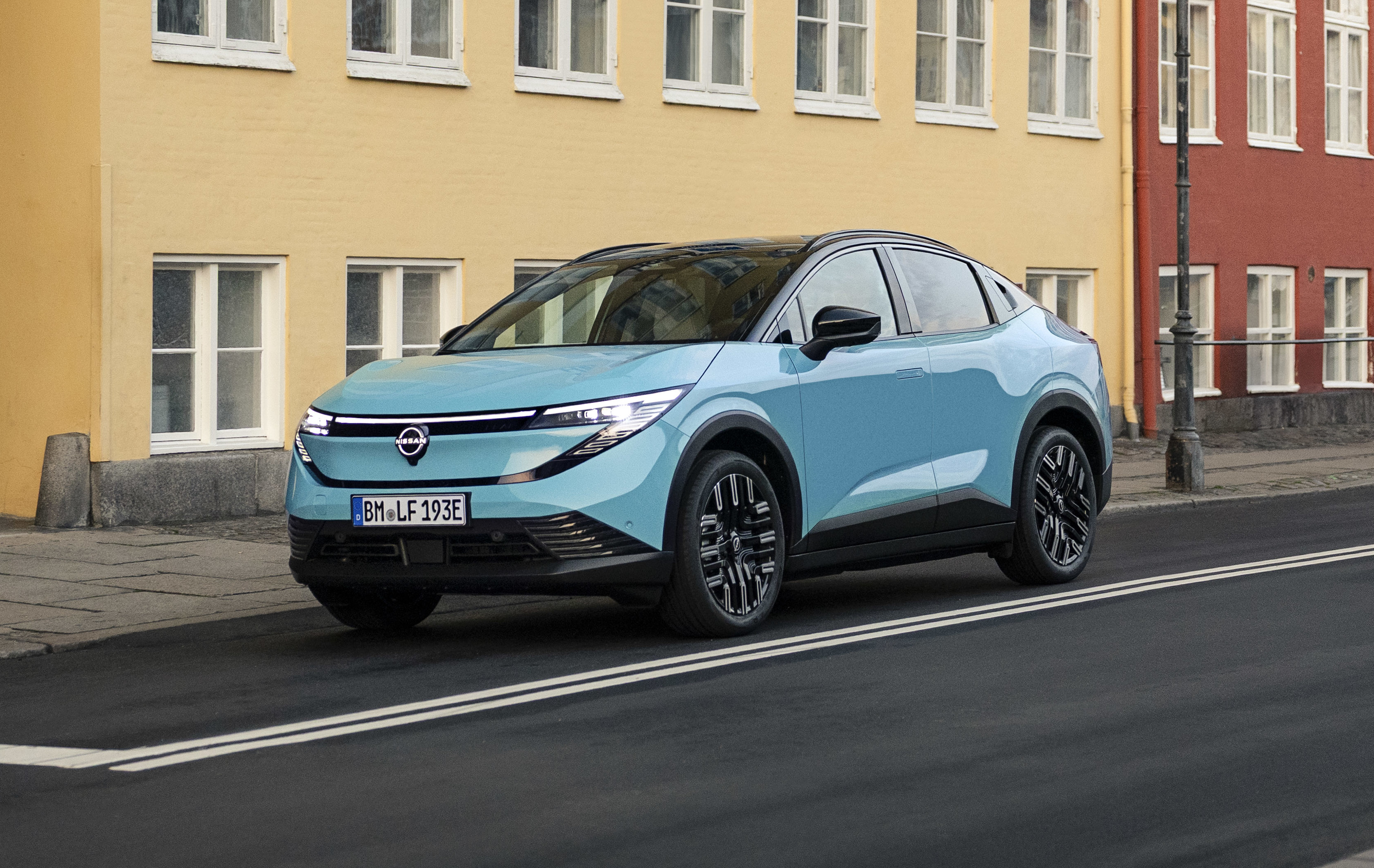 Nuova Nissan Leaf si presenta in Europa: fino a 622 km di autonomia. Da 25.900 euro con incentivi