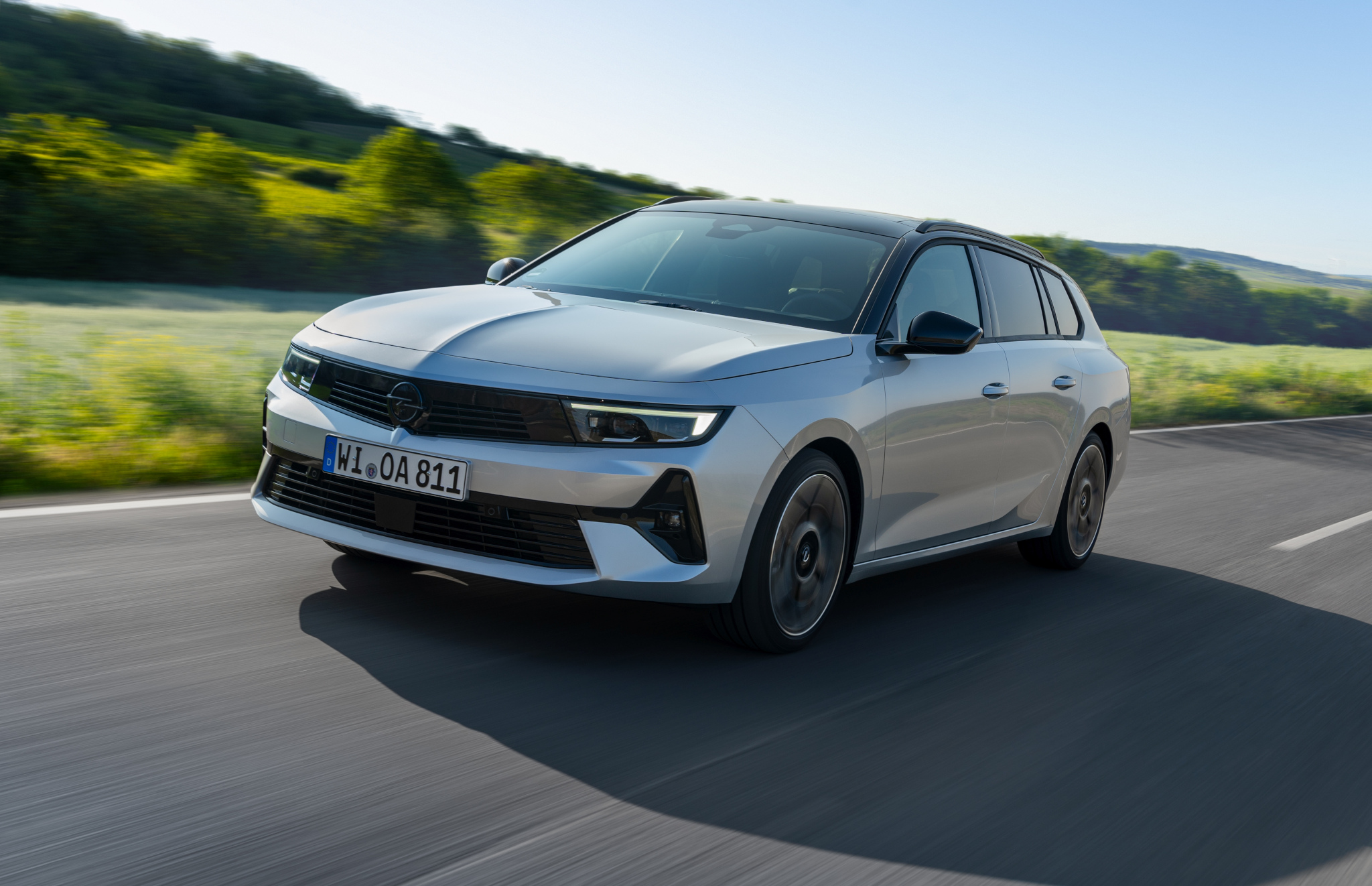 Opel Astra Sports Tourer Hybrid, 1.200 km con un pieno di benzina