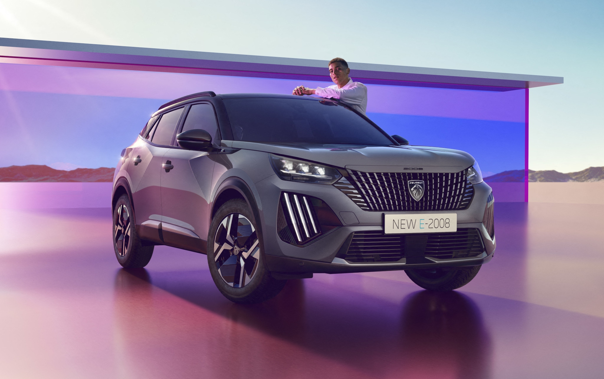 Peugeot e-2008, il SUV elettrico da 21.500 euro con incentivi auto 2025