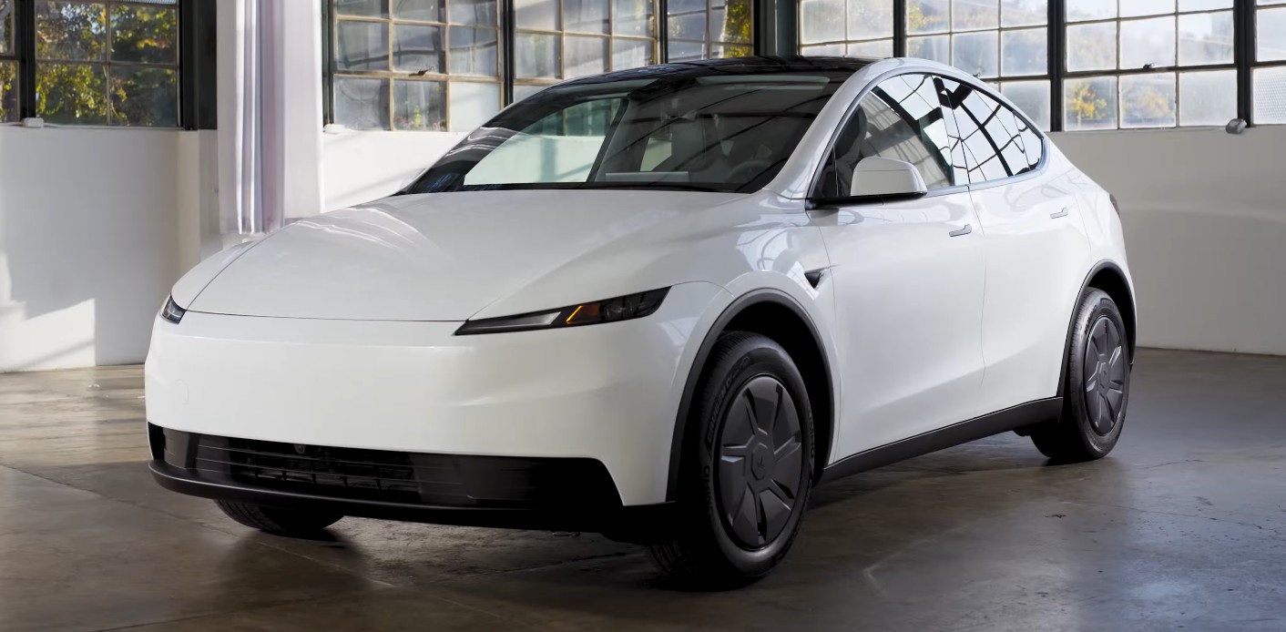 Tesla Model Y Standard: il tetto in vetro c'è ancora ma da dentro non si vede