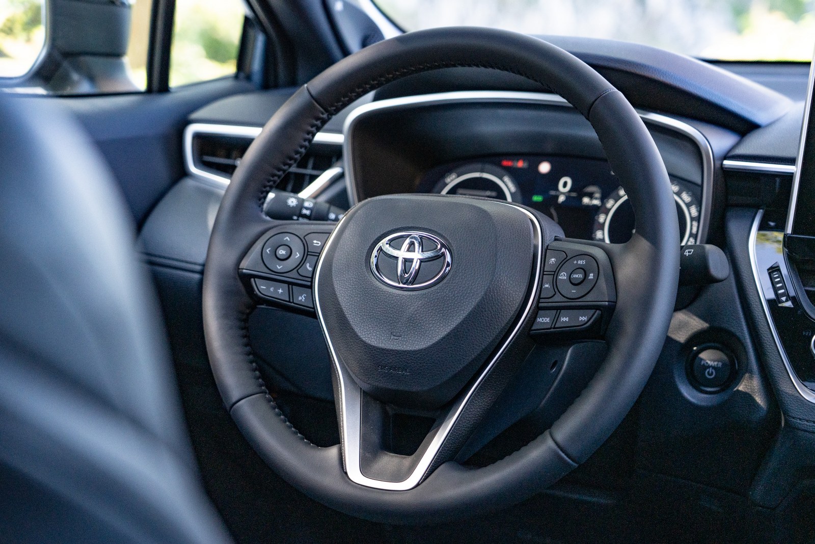 Nuova Toyota Corolla Cross, interni e bagagliaio del restyling