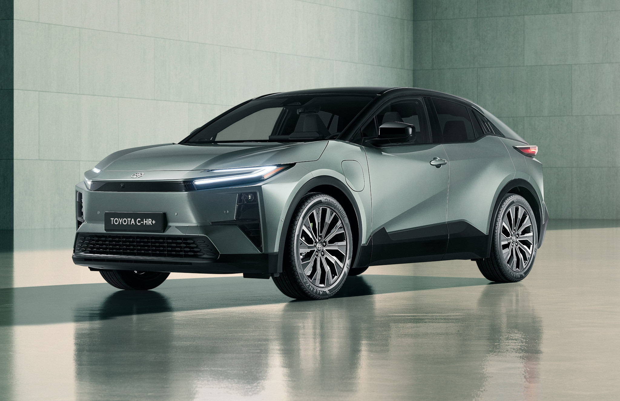 Nuova Toyota C-HR+, aperti gli ordini del crossover elettrico: ecco quanto costa