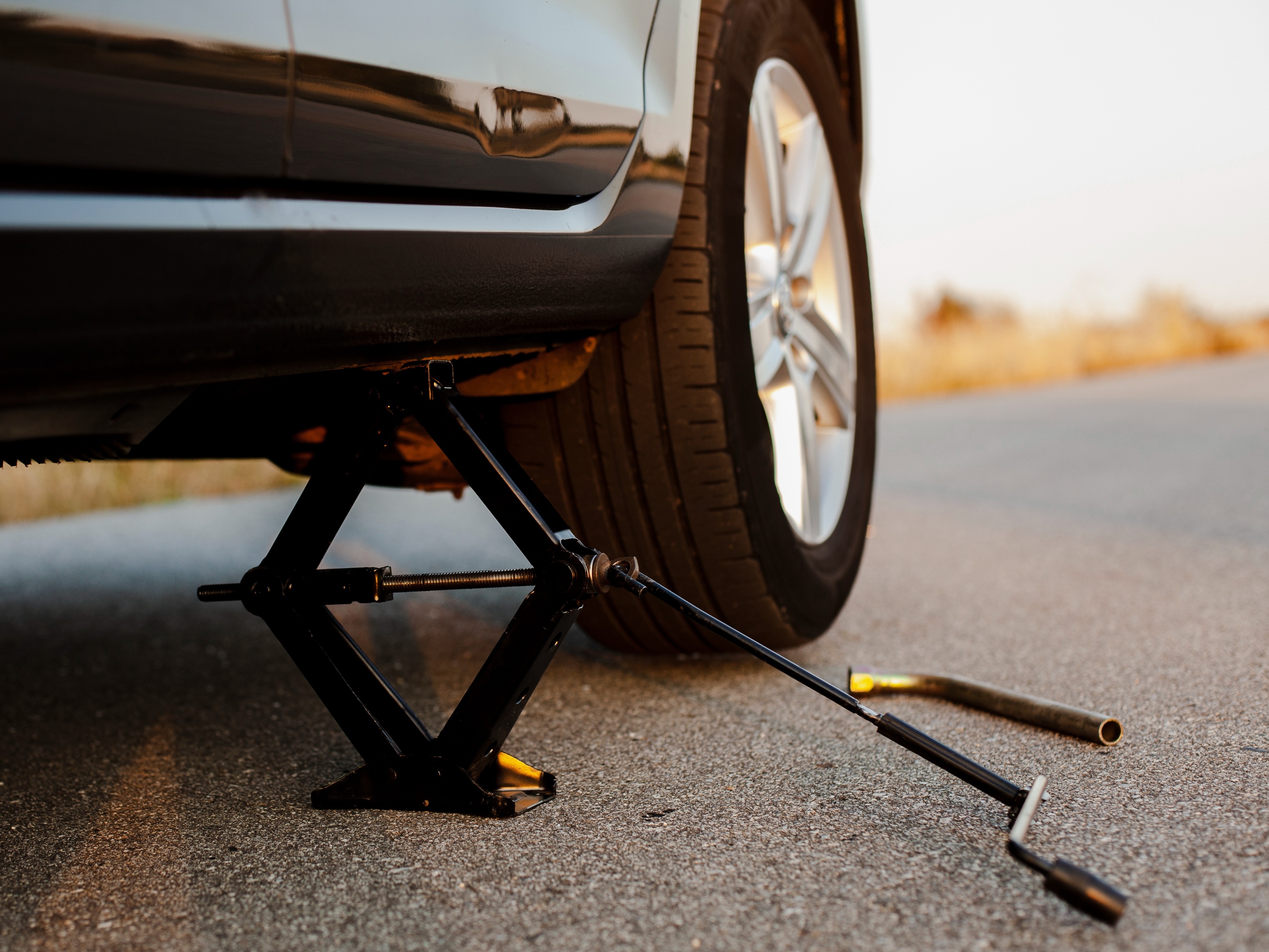 E-HEELP CRIC IDRAULICO ELETTRICO 5T 12V – Sollevamento Rapido E Pompa Pneumatici Integrata Per Auto E SUV