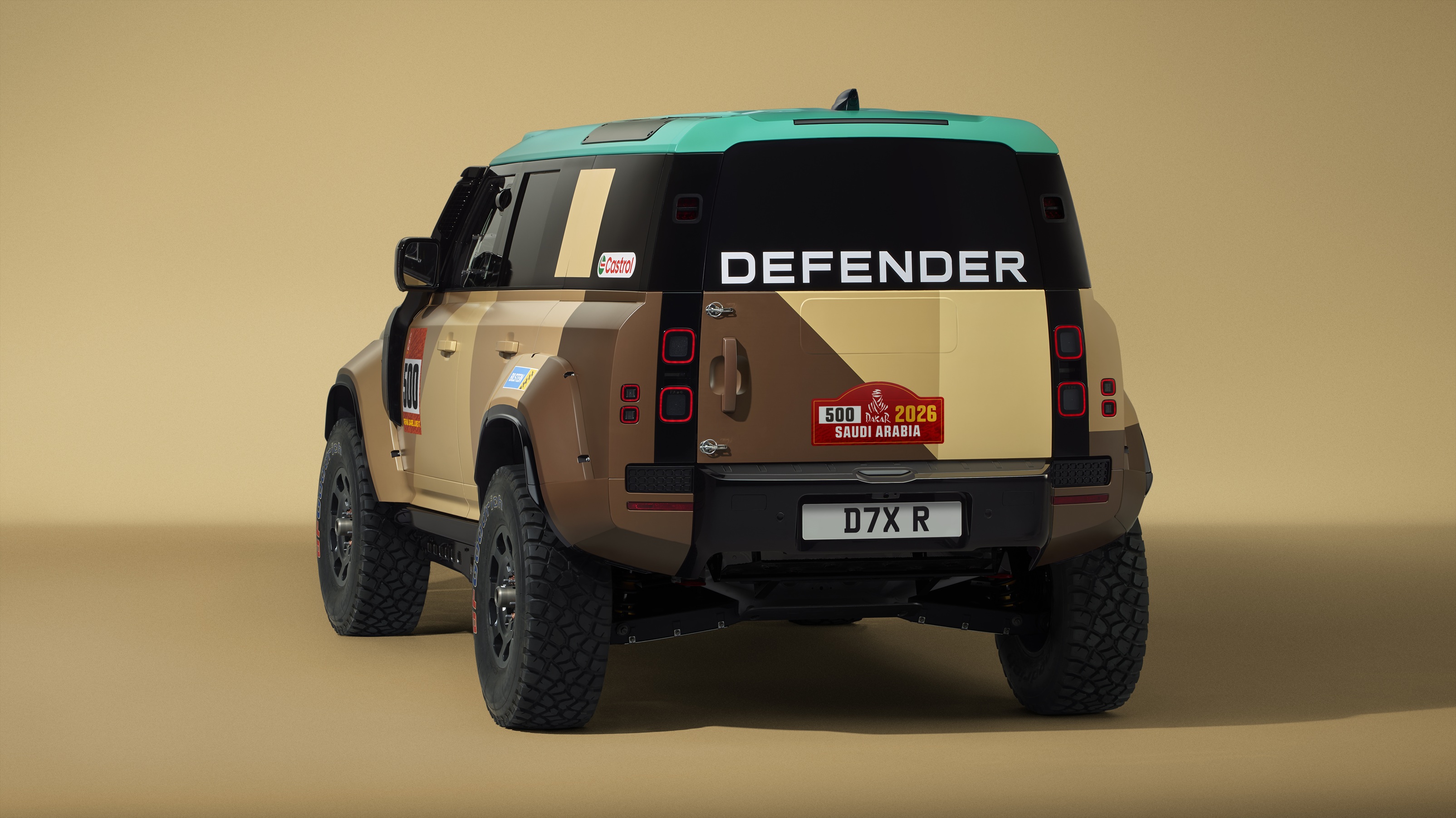 DEFENDER_DAKAR_D7X-R_500_REAR_3-4_16X9