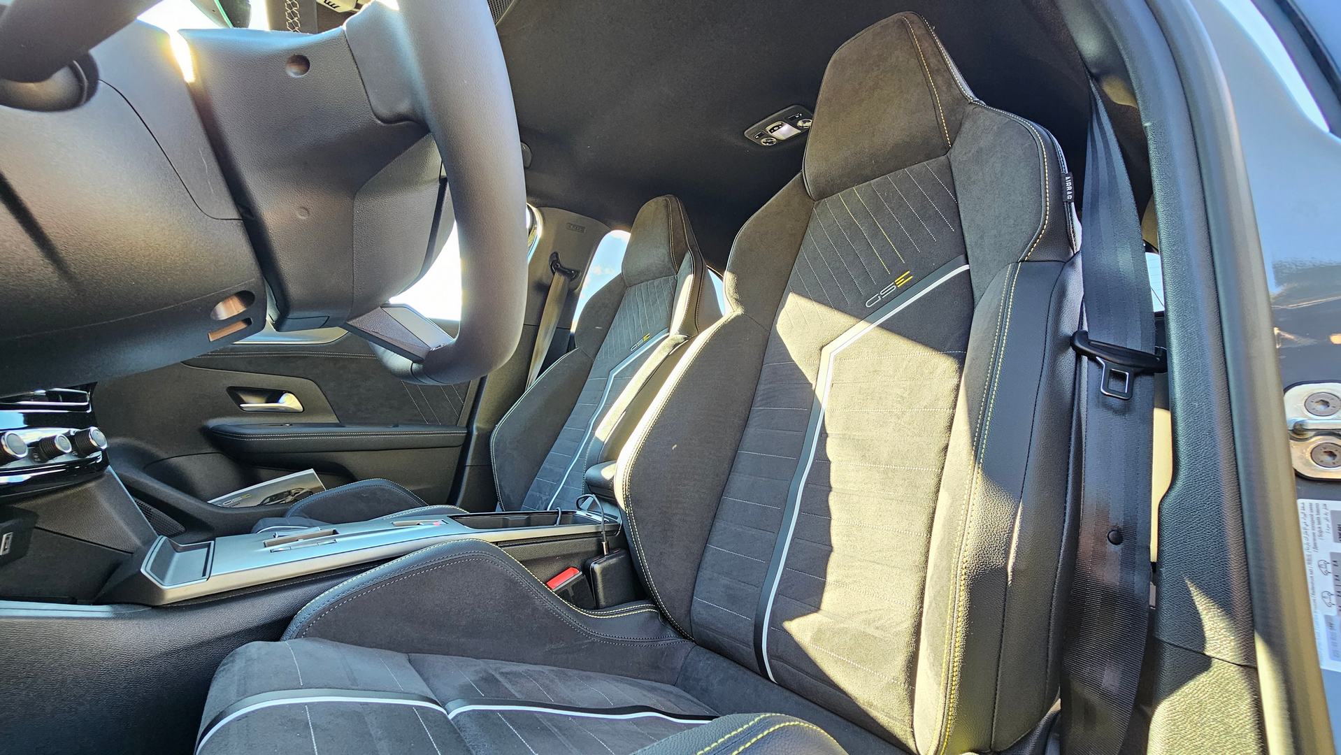 Sedili sportivi Alcantara Opel