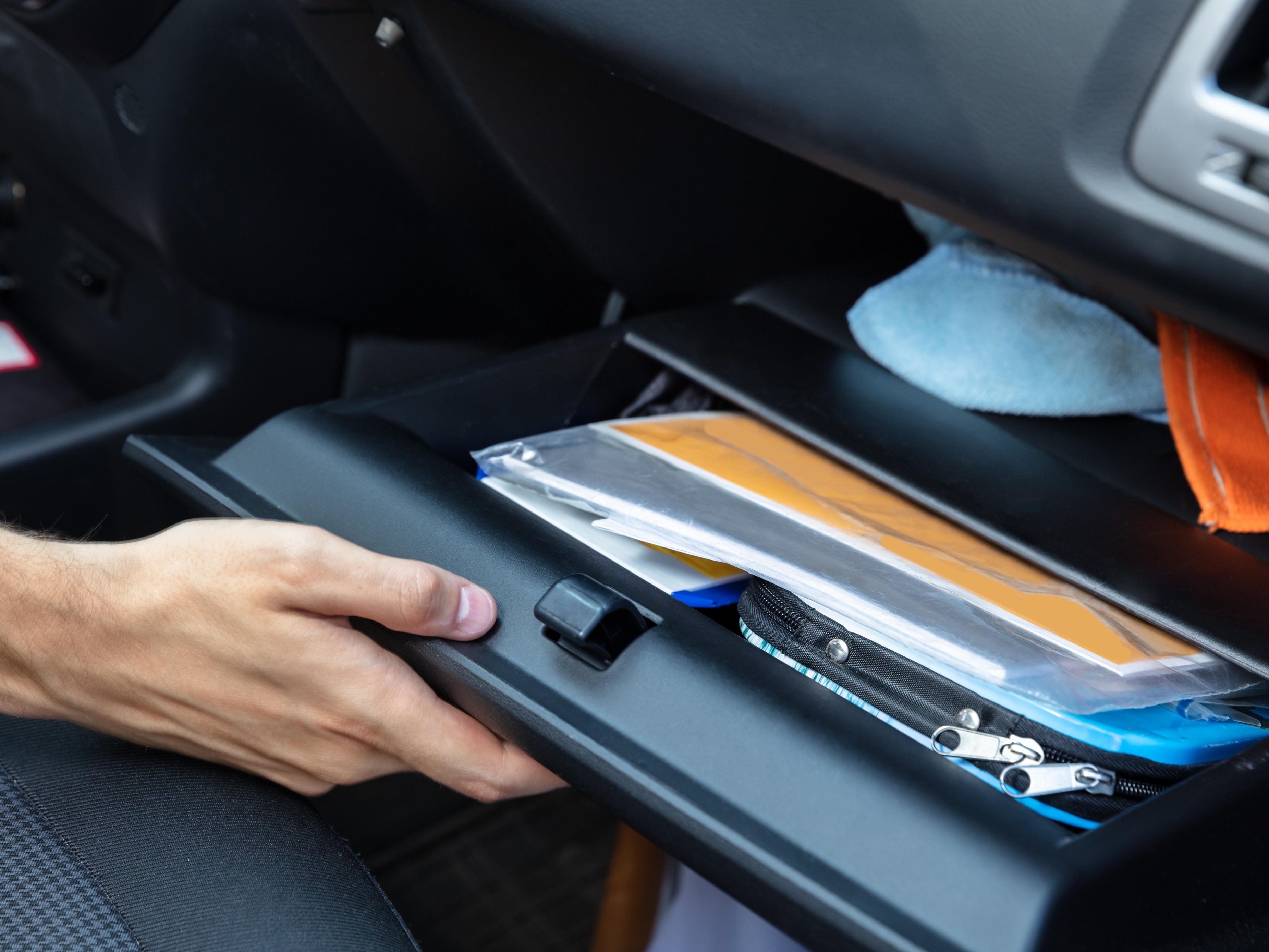 Porta carte di immatricolazione e assicurazione auto in | FindTheDeal