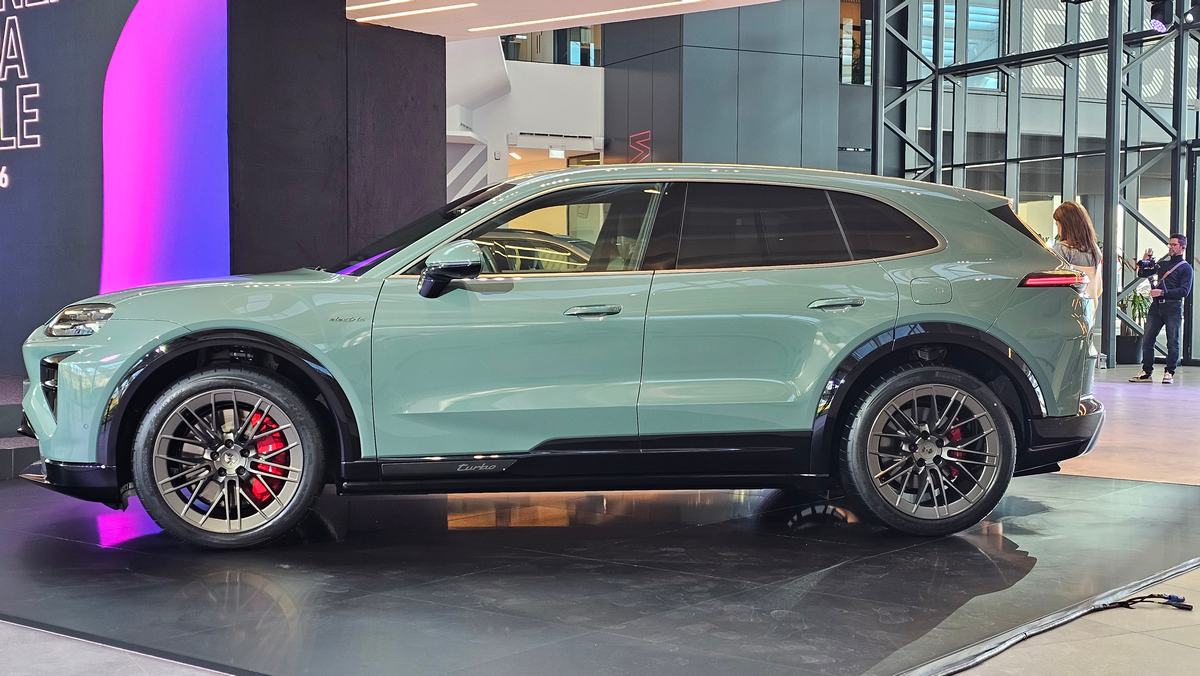 Il passo della Cayenne elettrica è cresciuto