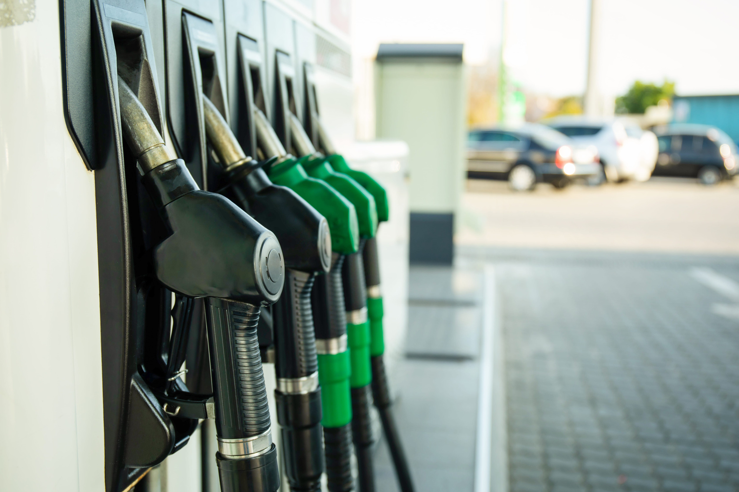 Pieno benzina rischi col caldo